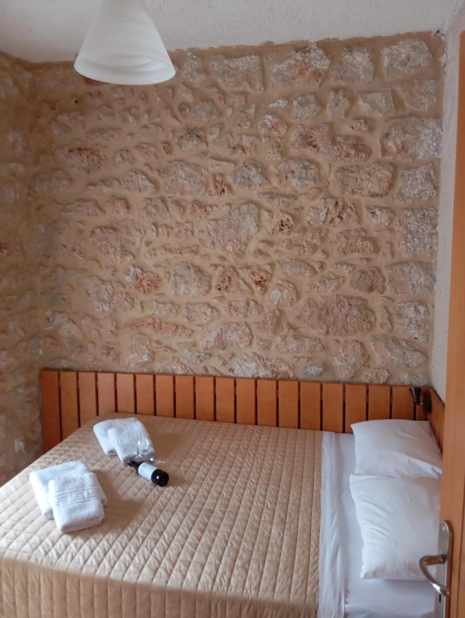 Niko'S Stone Guest House 플리트라 외부 사진